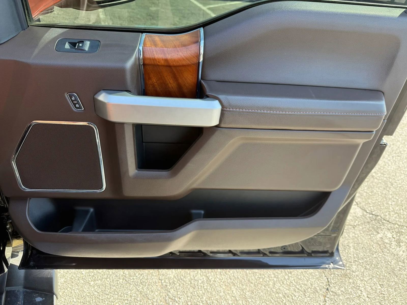 Used 2019 Ford F150 King Ranch w/ Equipment Group 601A Luxury AWD/4WD image 27
