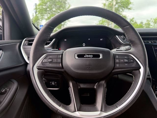 Used 2023 Jeep Grand Cherokee Altitude AWD/4WD image 20