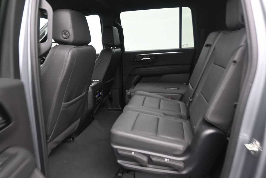 Used 2025 Chevrolet Suburban LT w/ Comfort Package RWD image 14