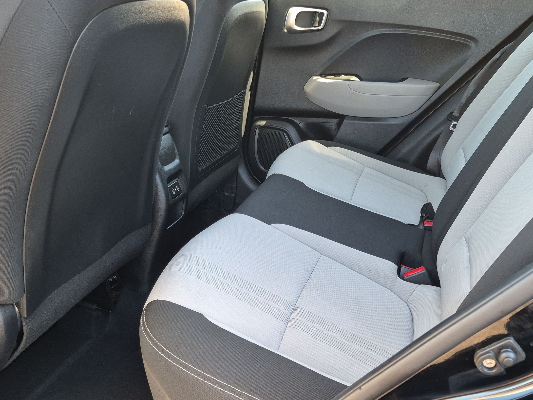 Used 2025 Hyundai Venue SEL FWD image 23