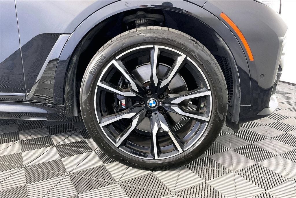 Used 2021 BMW X7 xDrive40i w/ M Sport Package AWD/4WD image 10