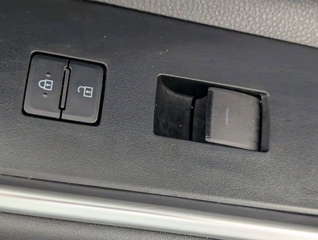 Used 2023 Toyota Highlander XLE image 36