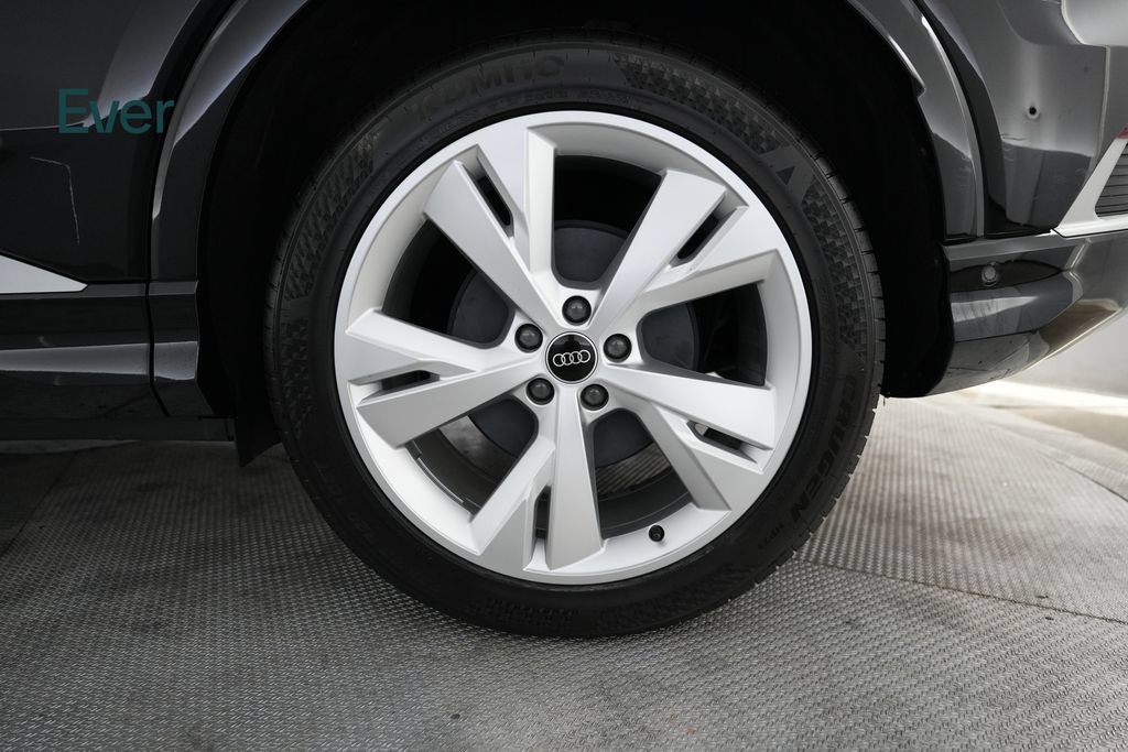 Used 2023 Audi Q4 e-tron Premium Plus w/ Premium Plus AWD/4WD image 9