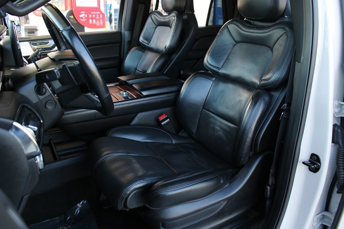 Used 2020 Lincoln Navigator L Reserve w/ Equipment Group 208A Reserve AWD/4WD image 15