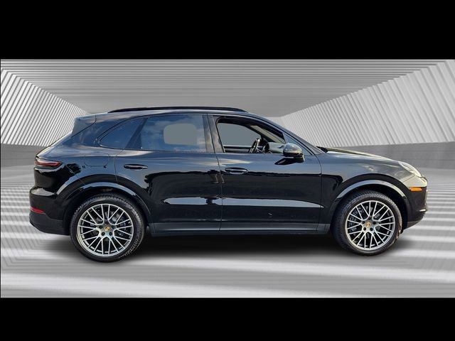 Used 2023 Porsche Cayenne Platinum Edition image 3