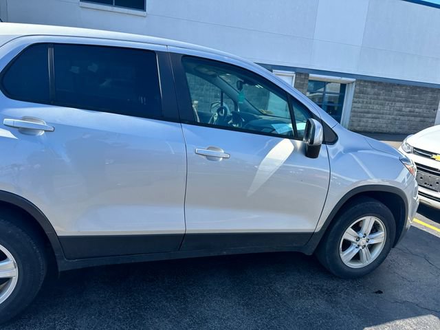 Used 2020 Chevrolet Trax LS w/ Tint and Cruise Package AWD/4WD image 9