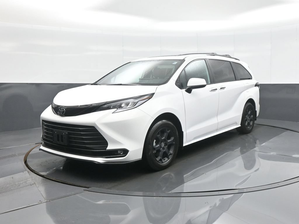 Certified 2026 Toyota Sienna XLE Woodland Edition AWD/4WD image 3