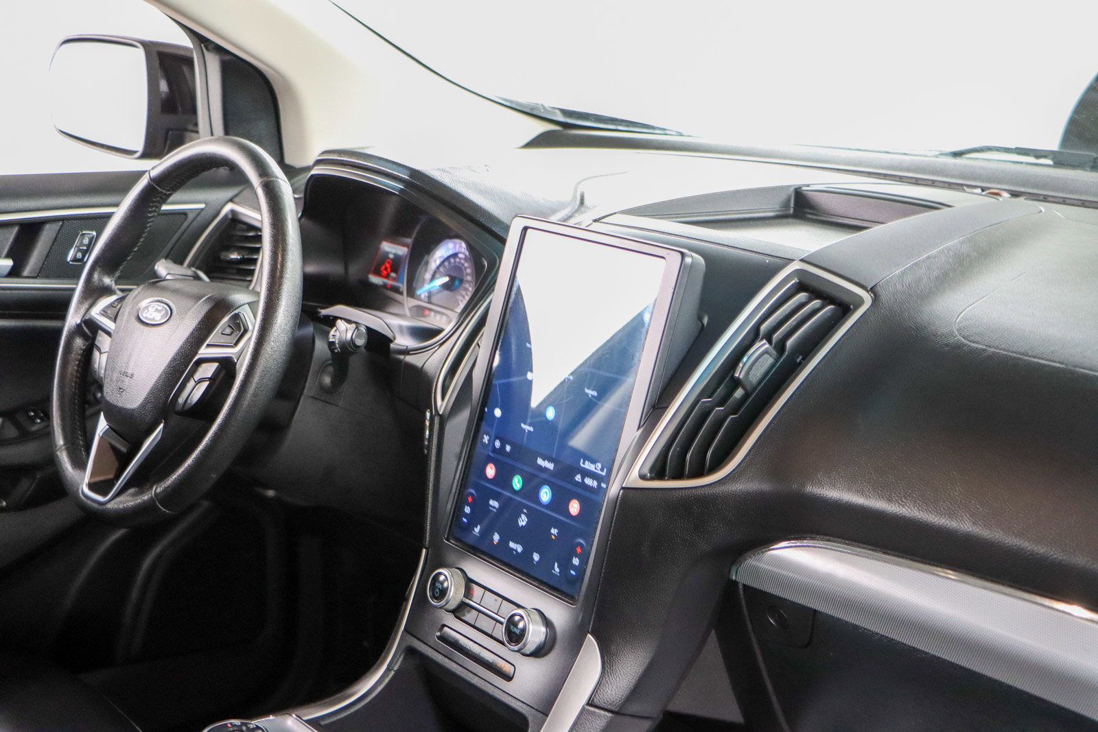 Used 2022 Ford Edge SEL image 25