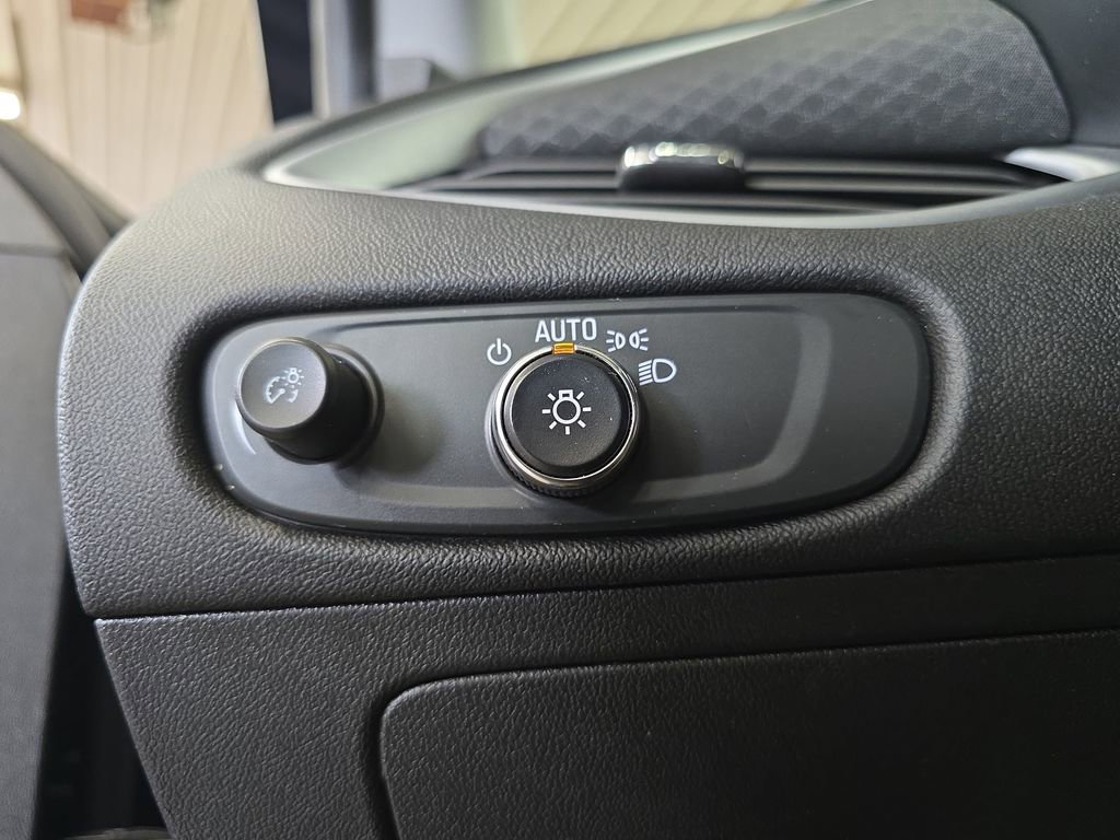 Used 2023 Chevrolet Malibu LT FWD image 27