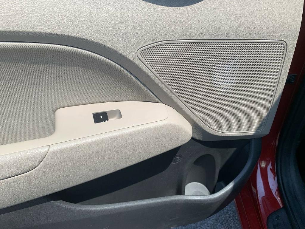 Used 2017 Hyundai Elantra SE image 32