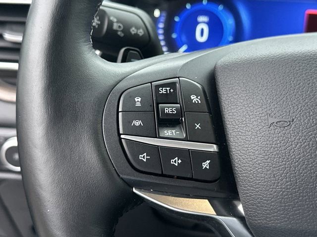 Used 2020 Ford Explorer Platinum w/ Premium Technology Package image 32