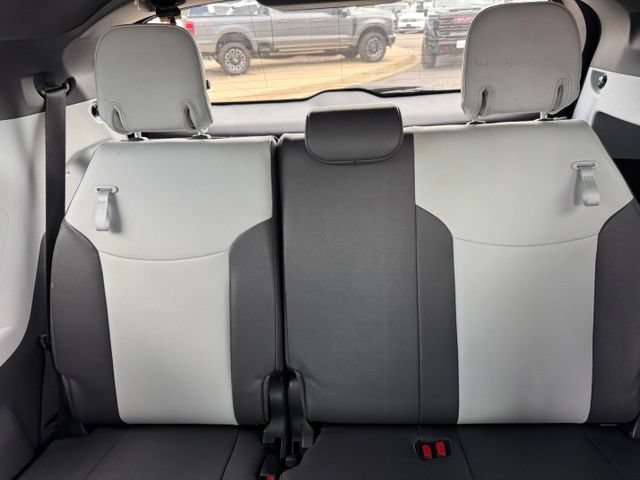Used 2024 Toyota Sienna XSE FWD image 18