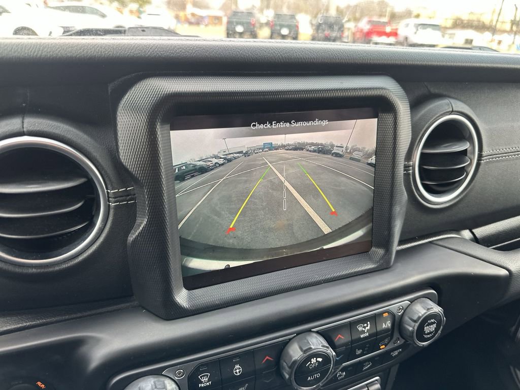 Used 2020 Jeep Wrangler Unlimited Sahara image 17