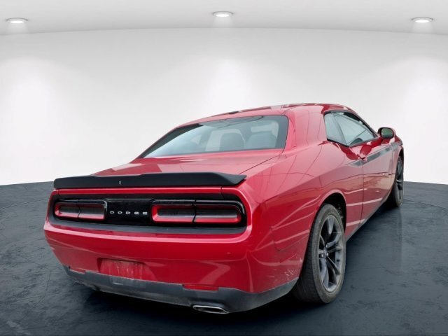 Used 2018 Dodge Challenger SXT w/ Blacktop Package RWD image 13