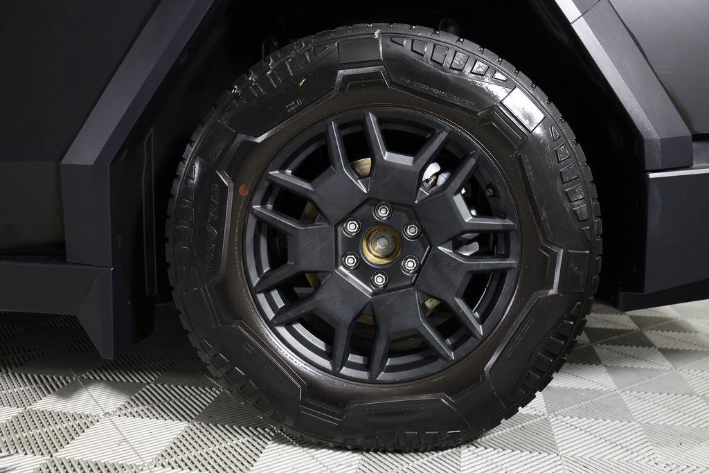 Used 2024 Tesla Cybertruck AWD Crew Cab image 48