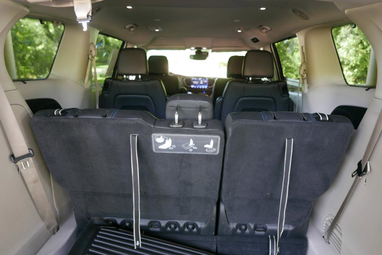Used 2021 Chrysler Pacifica Touring-L FWD image 19