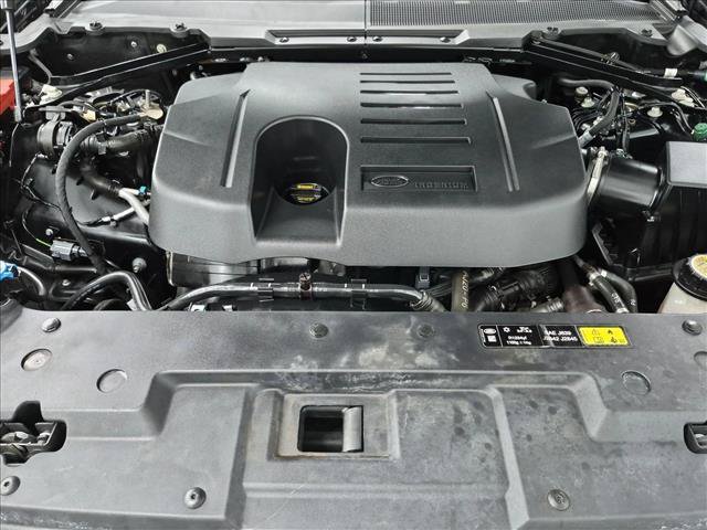 Used 2023 Land Rover Defender 130 SE AWD/4WD image 25