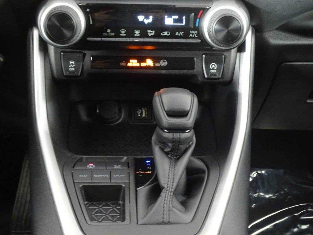 Used 2024 Toyota RAV4 LE image 33