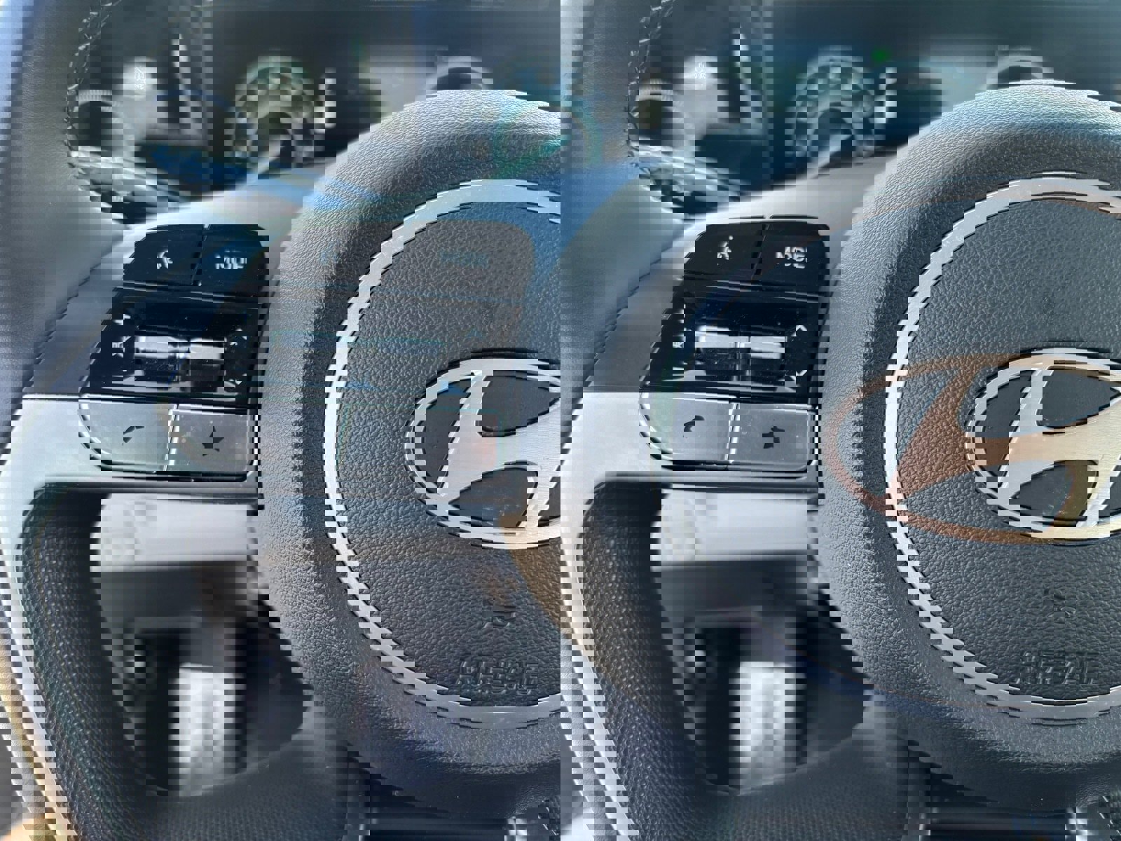 Used 2024 Hyundai Elantra Limited image 31