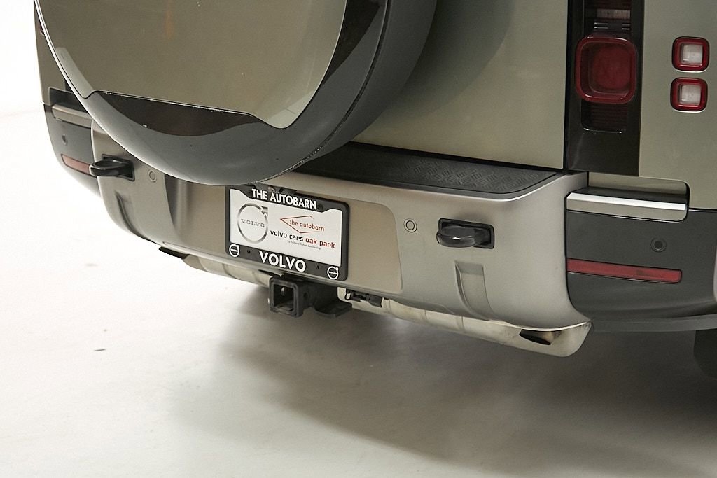 Used 2024 Land Rover Defender 130 X-Dynamic SE image 12