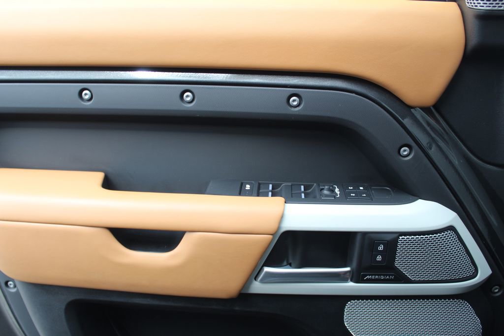 Used 2024 Land Rover Defender 130 S image 20