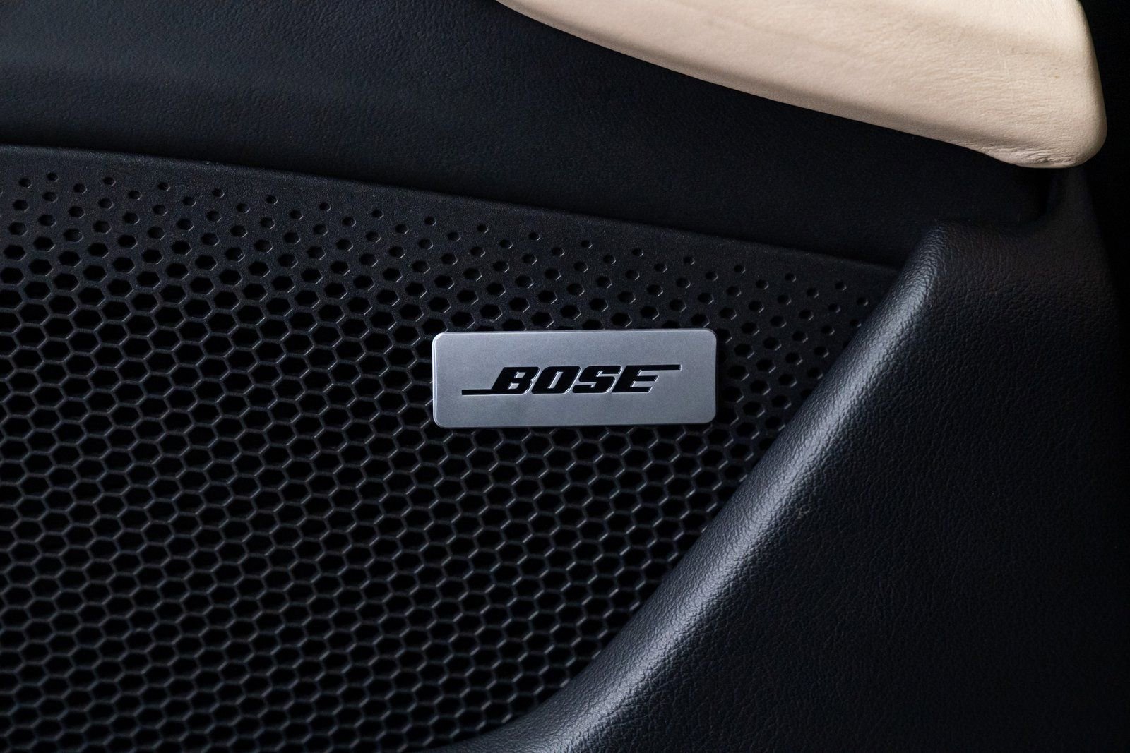 Used 2020 Porsche Taycan Turbo image 15