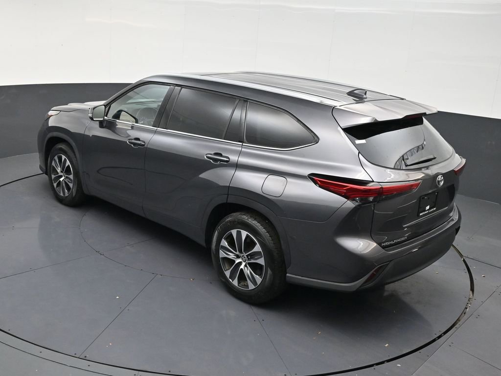 Used 2022 Toyota Highlander XLE FWD image 14