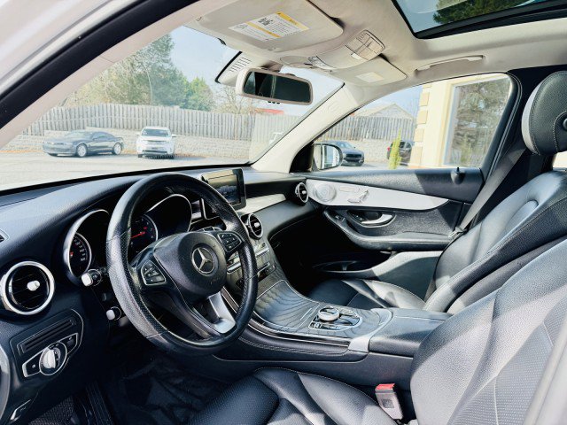 Used 2019 Mercedes-Benz GLC 300 4MATIC image 5