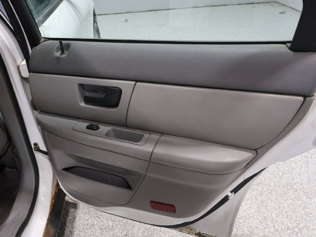 Used 2005 Ford Taurus SE FWD image 22