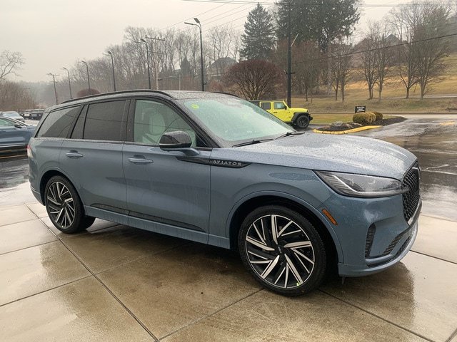 New 2026 Lincoln Aviator Black Label w/ Black Label Special Edition AWD/4WD image 15