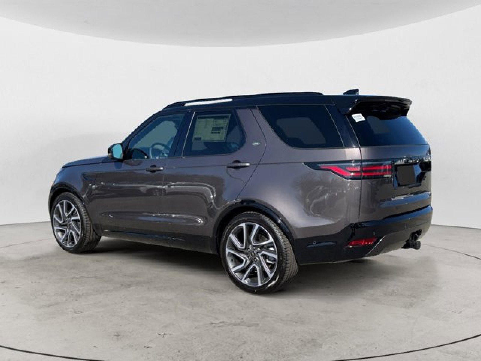 New 2025 Land Rover Discovery Dynamic SE image 6