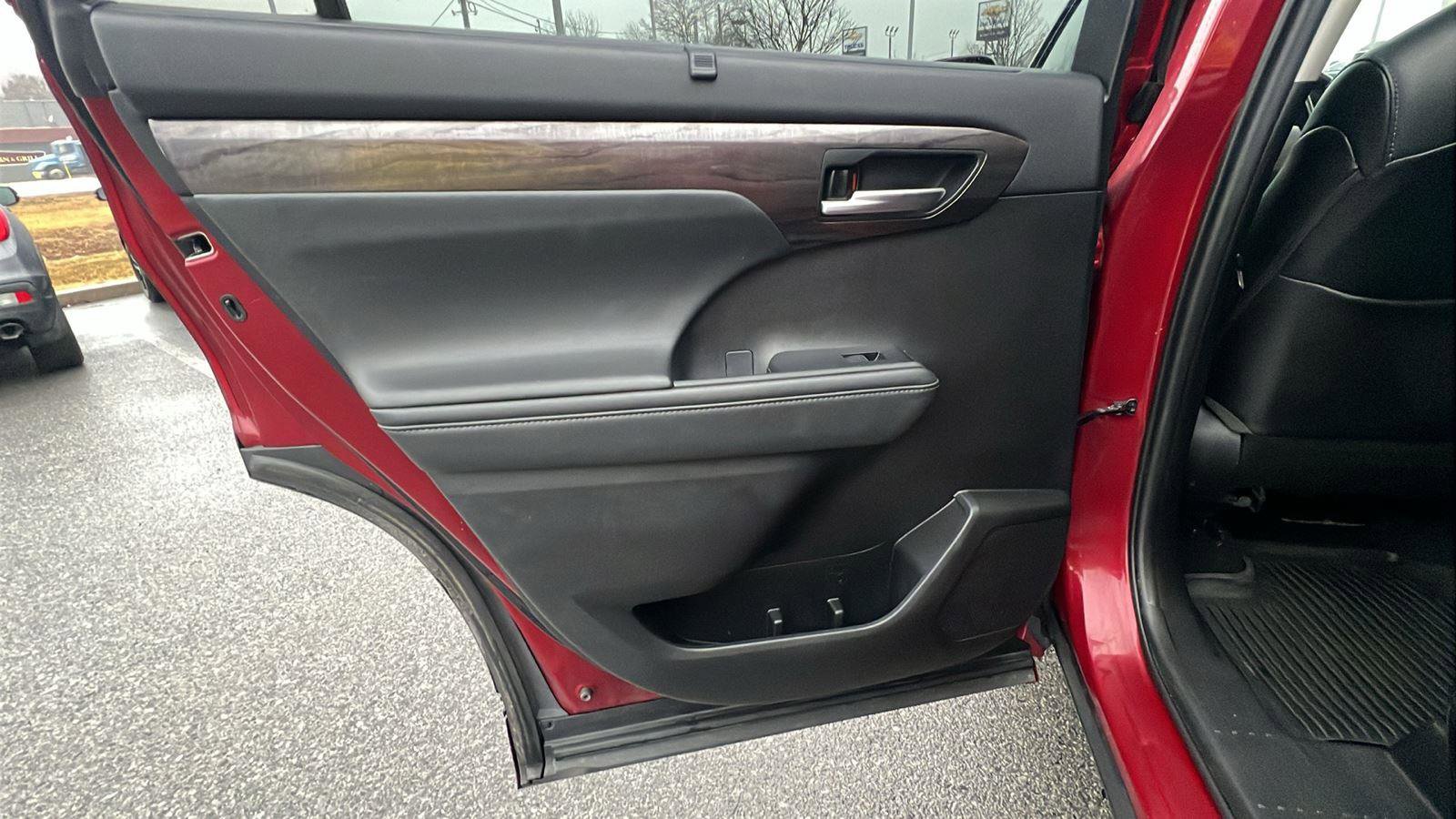 Used 2020 Toyota Highlander Limited image 18