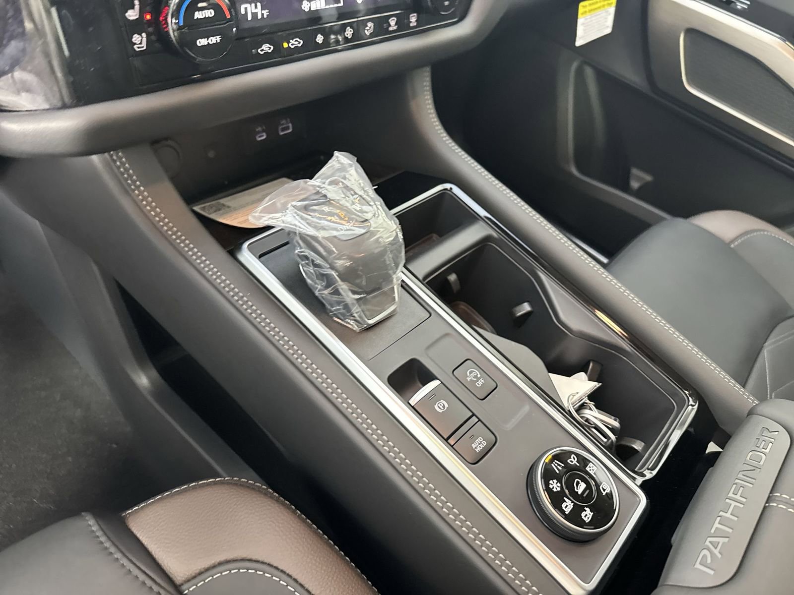 New 2025 Nissan Pathfinder Platinum image 17