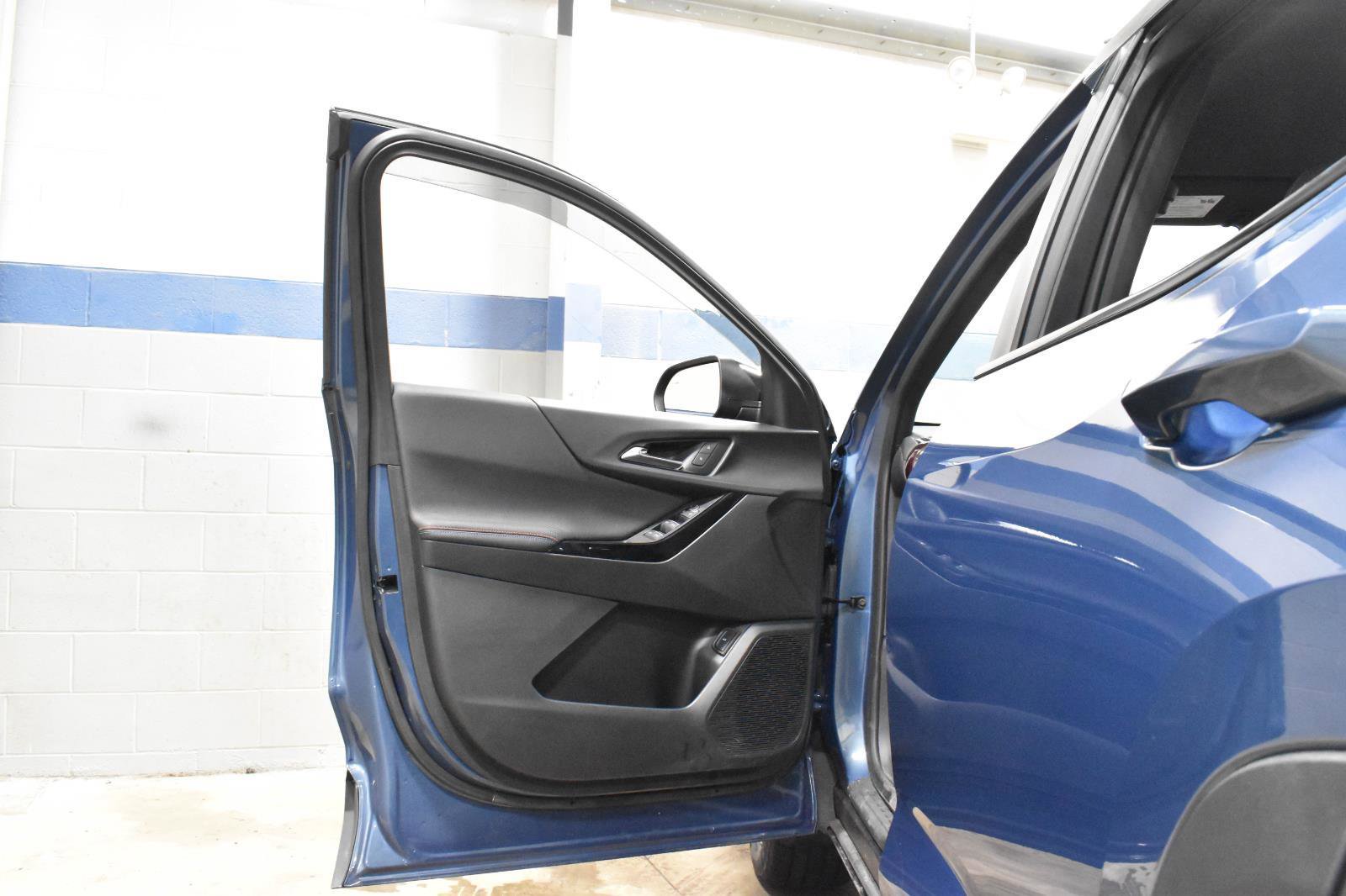 Used 2025 Chevrolet Equinox RS w/ Safety and Technology Package image 9