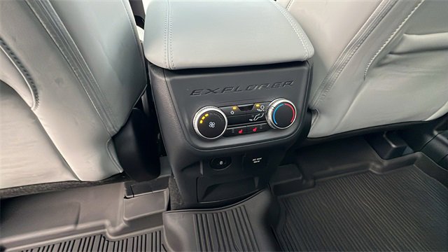 Used 2025 Ford Explorer Platinum w/ Ultimate Package image 18