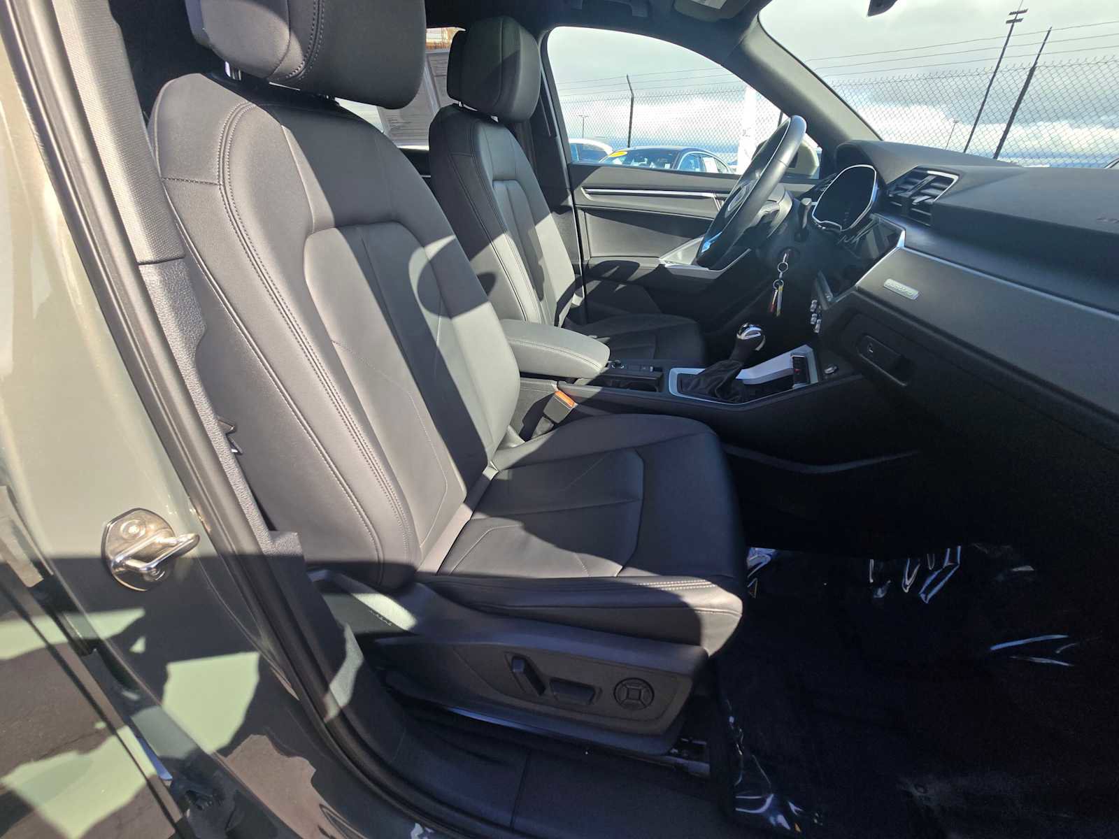 Used 2023 Audi Q3 2.0T Premium Plus w/ Premium Plus Package image 11