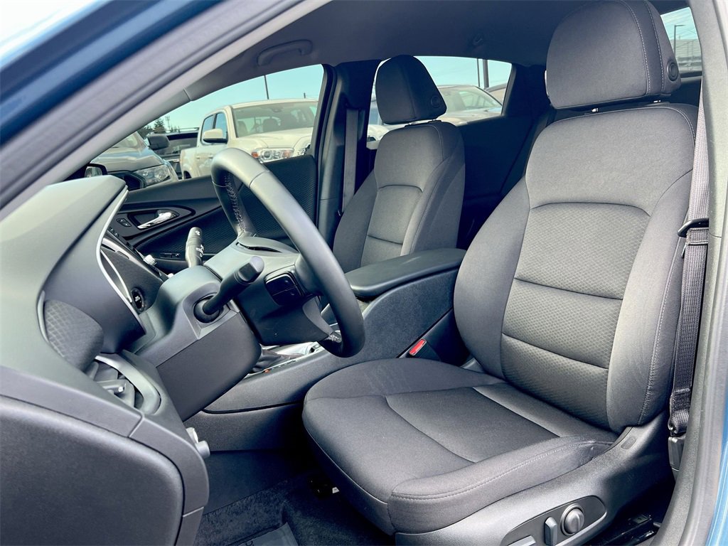 Used 2025 Chevrolet Malibu RS image 17