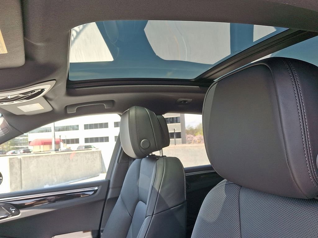 Certified 2025 Porsche Macan image 15