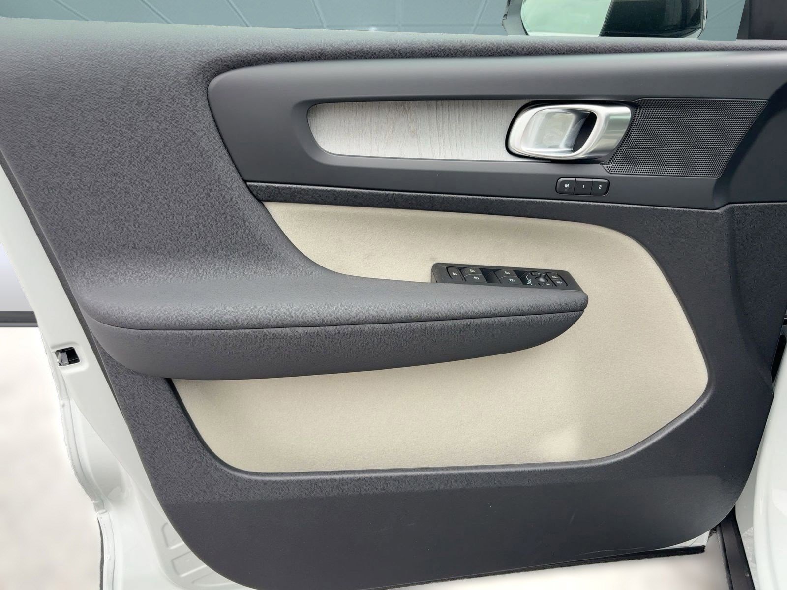 New 2026 Volvo XC40 B5 Plus w/ Climate Package image 19