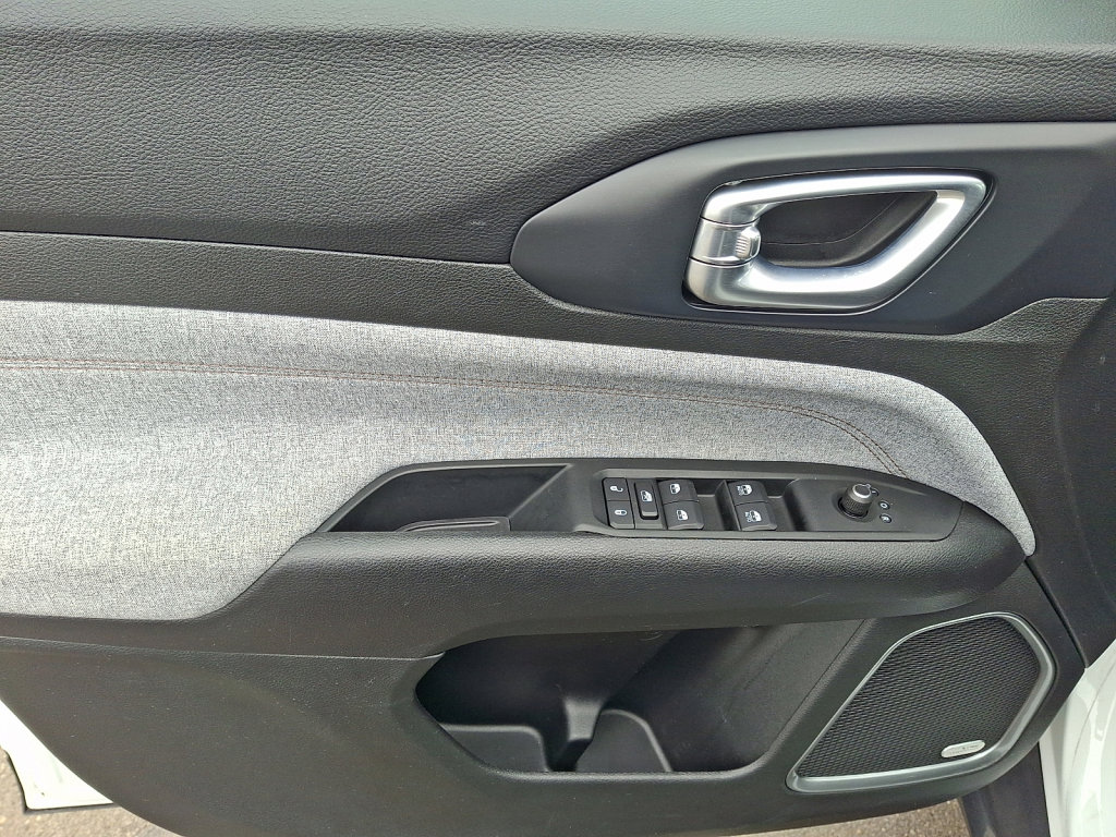 Used 2022 Jeep Compass Latitude w/ Sun and Sound Group image 22