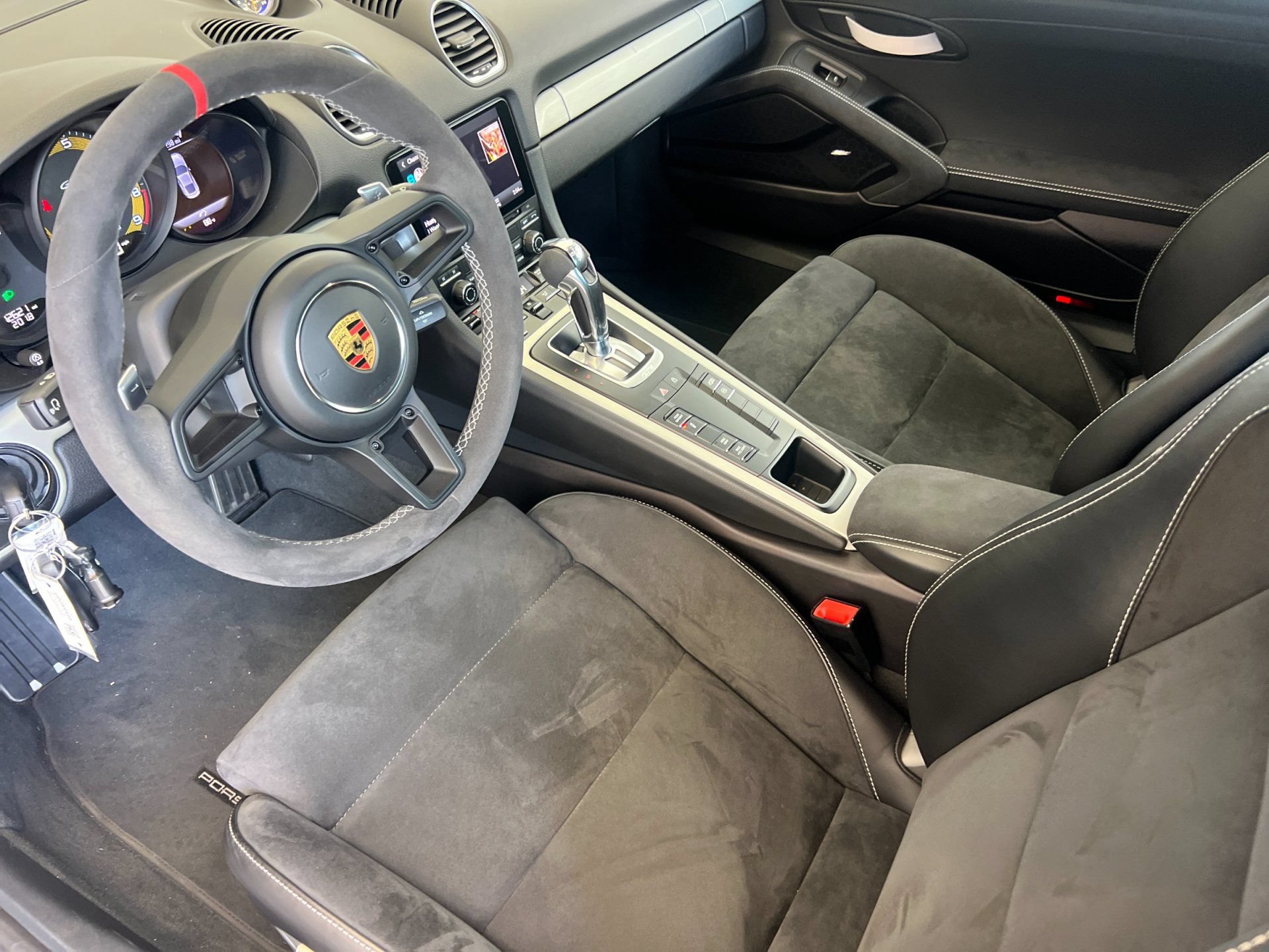 Used 2021 Porsche 718 Cayman GT4 RWD image 10