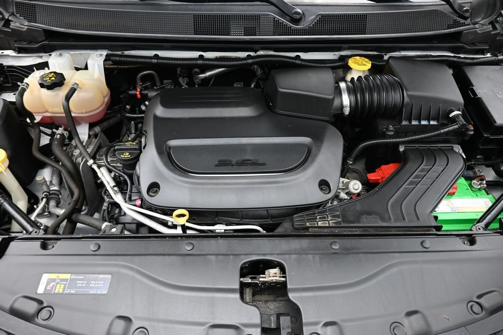 Used 2020 Chrysler Voyager L FWD image 16