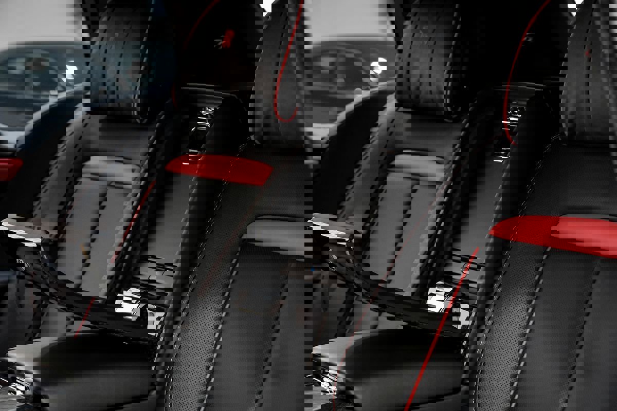 Used 2022 Rolls-Royce Cullinan Black Badge w/ Dark Exterior Package image 38