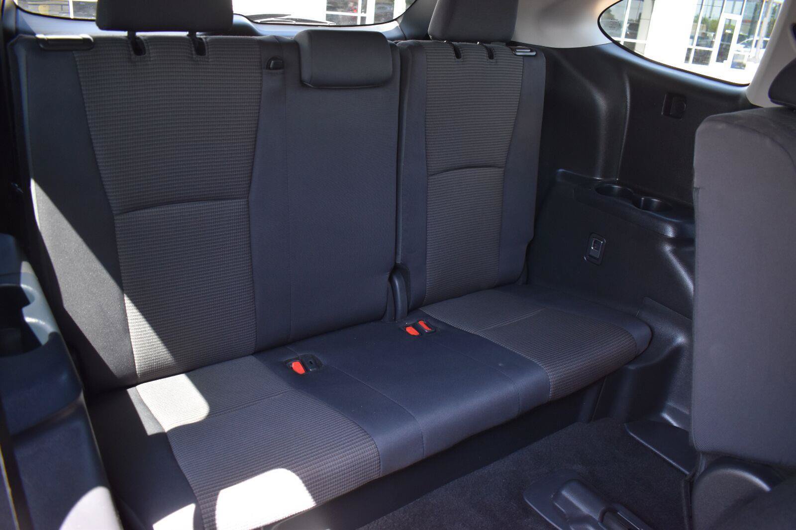 Used 2024 Toyota Highlander LE AWD/4WD image 15