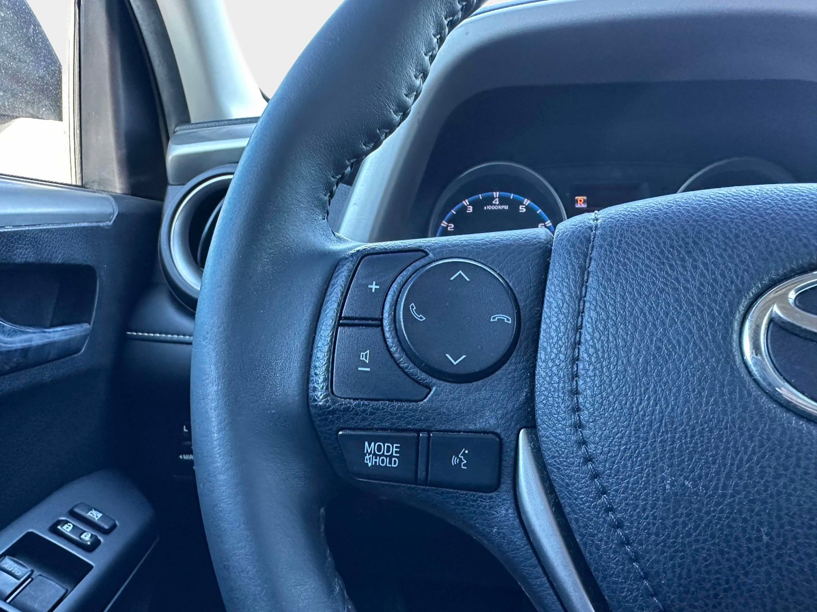 Used 2018 Toyota RAV4 XLE image 26