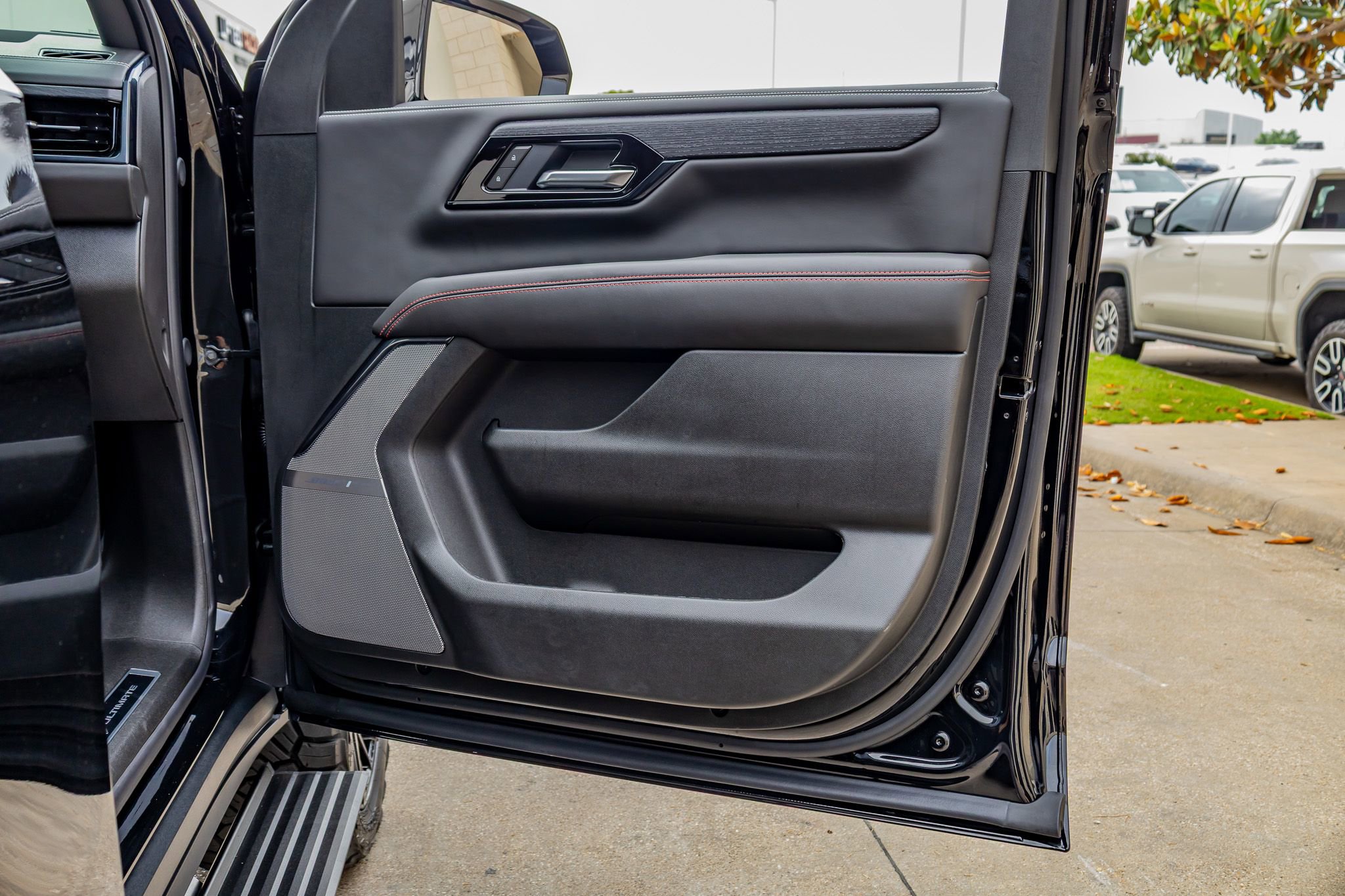 Used 2026 GMC Yukon AT4 Ultimate AWD/4WD image 39