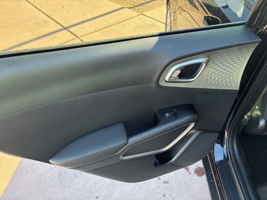 Used 2025 Kia Soul LX FWD image 15