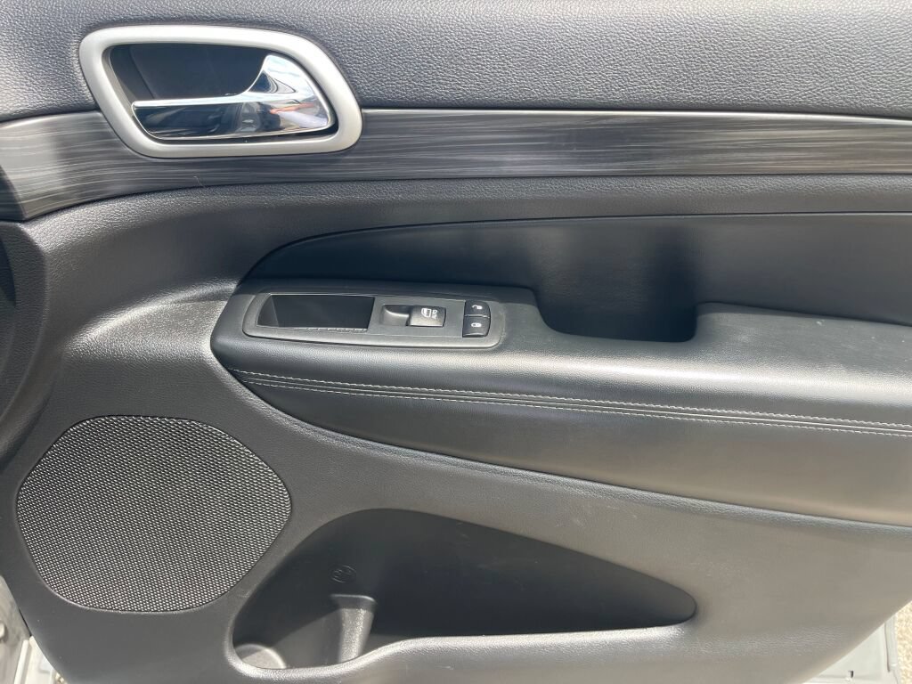 Used 2019 Jeep Grand Cherokee Altitude AWD/4WD image 35