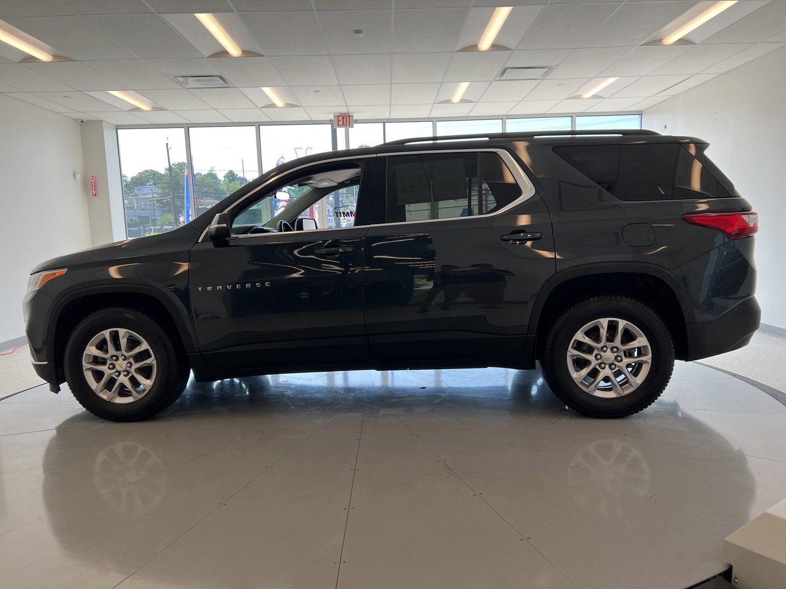 Used 2021 Chevrolet Traverse LT image 60