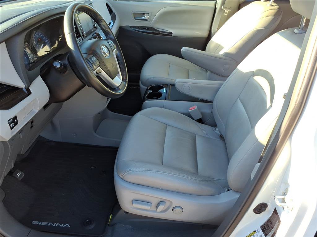 Used 2018 Toyota Sienna XLE AWD/4WD image 5
